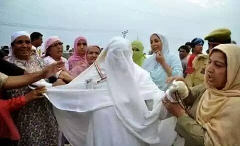 Hajj 2014: First batch of pilgrims leaves from J&K