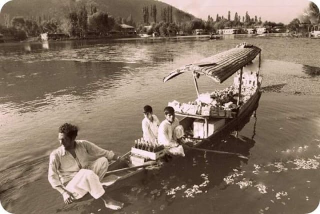 Mobile Shop on Shikara (1970)