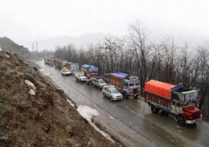 Kashmir fruit growers seek MPs’ intervention over NH-44 delays