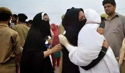 Hajj 2014: First batch of pilgrims leaves from J&K Hajj 2014: First batch of pilgrims leaves from J&K