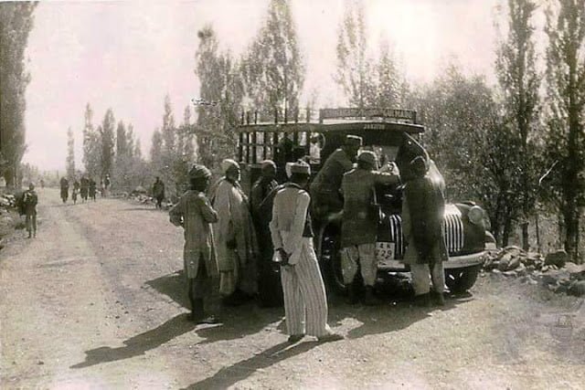 Srinagar to Gulmarg in a Bedford (1950)
