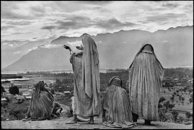 Women seeking blessings at Kastur Pend (1948)