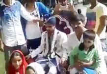 Water, Boats & Dance: How a Kashmiri Groom leaves for Bride’s house! Water, Boats & Dance How a Kashmiri Groom leaves for Bride's house!