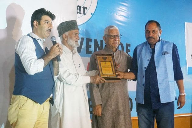 Bilal Bazaz (CNI Bureau Chief) presented with memento during the launch event