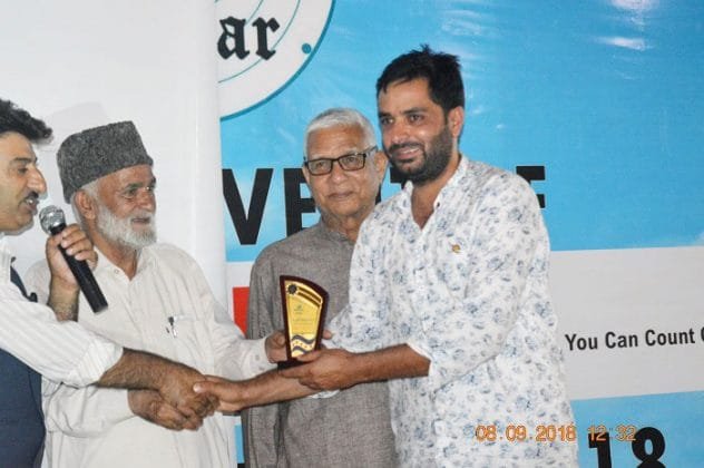 Imtiyaz Ahmad from Art City Advertisers presented with memento during the launch event