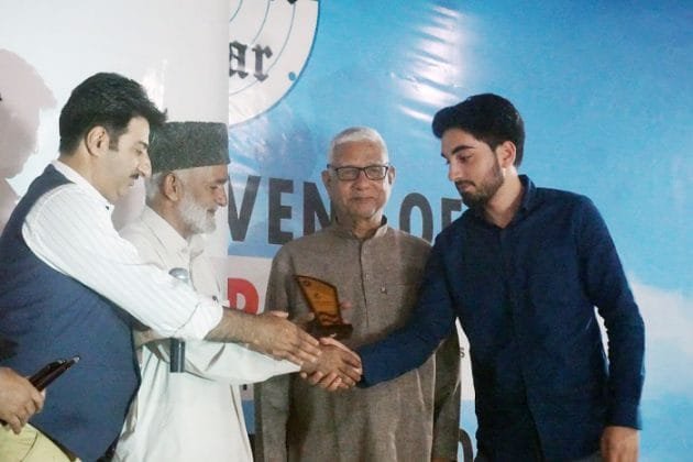 Suhaib Ahmad from New Hial's Bakery & Restaurant presented with memento during the launch event