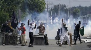 Intense clashes erupt during CASO in Pulwama village