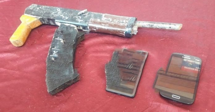 Robbery gang using fake gun busted in Sopore