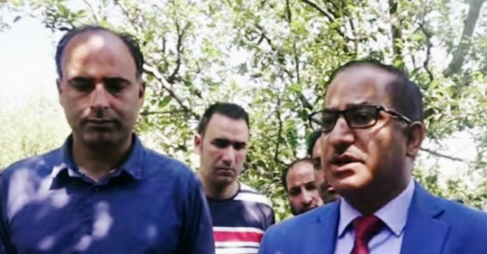 Director Horticulture visits hailstorm affected areas in south Kashmir Director Horticulture visits hailstorm affected areas in south Kashmir