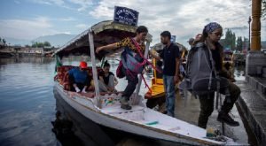 J-K Govt mandates ‘life-saving jackets’ for Shikaras in water bodies