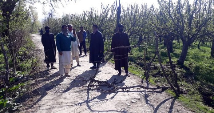 COVID-19: Locals in Pattan's Markipora block main road to curb public movement