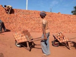Pollution Control Committee asks DC Pulwama to shut down illegal brick kilns Labourers in a brick kiln