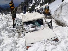 Vehicle with SDM Karnah, others on board comes under avalanche