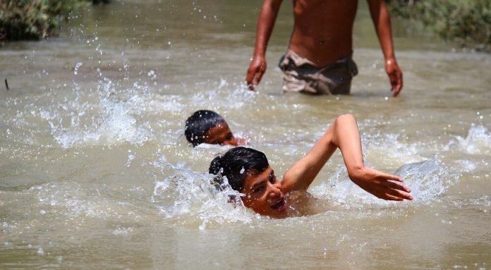 Children enjoy bathing amid the scorching heat in south Kashmir Children enjoy bathing amid the scorching heat in south Kashmir