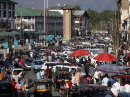 Markets open in Srinagar