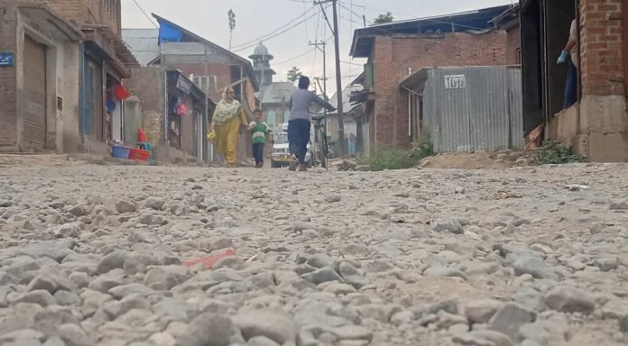 Potholed road makes life difficult in Drabgam Pulwama