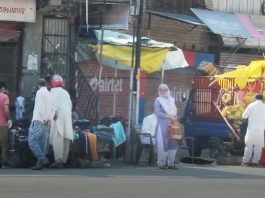 A view of market in Pulwama town after Coronavirus-induced lockdown was eased