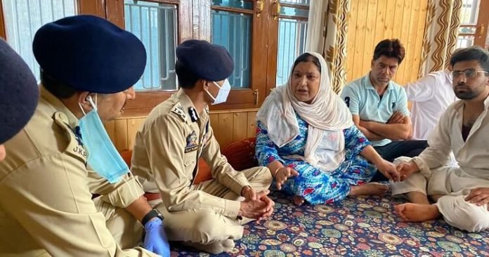 IGP visits Sopore civilian victim’s family