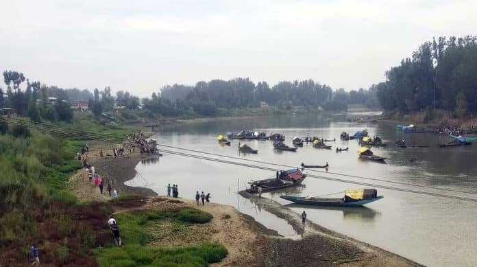 Labourer drowns while extracting sand in Pulwama village Labourer drowns while extracting sand in Pulwama village