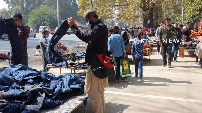 With COVID SOPs in place, Sunday market reopens in Srinagar after eight months