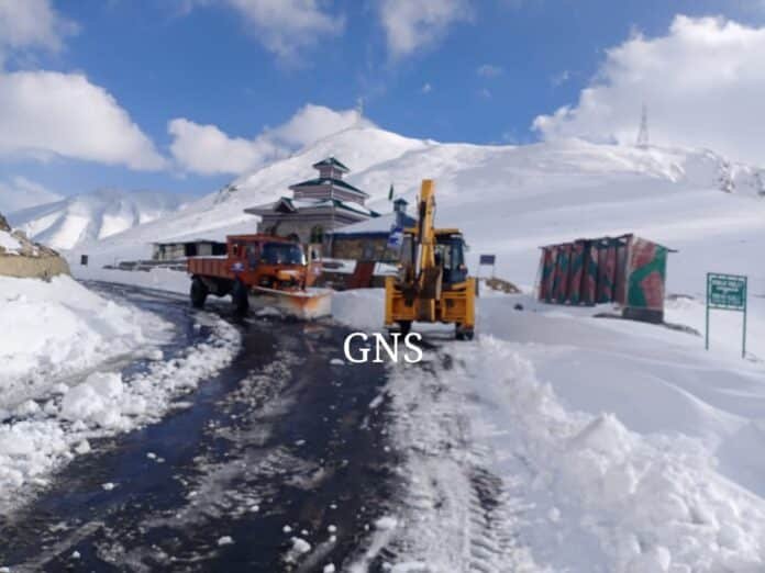Snow clearance on Mughal Road Snow clearance on Mughal Road