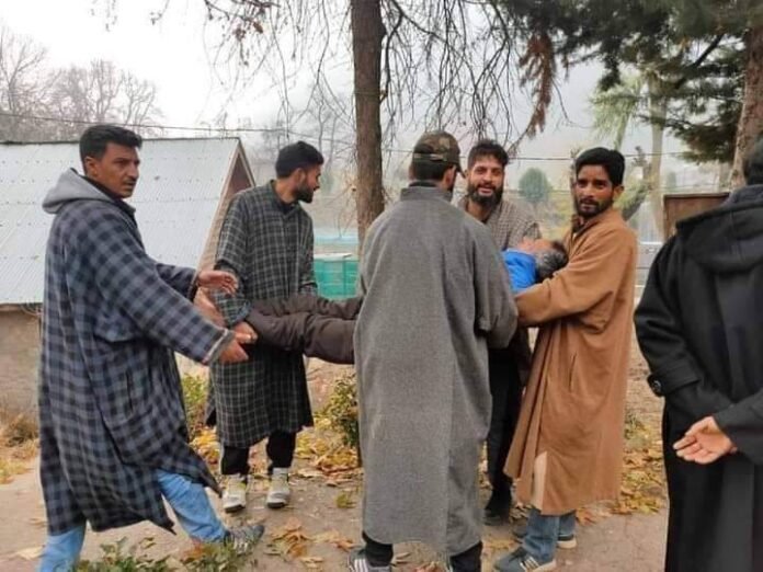 Casual labour tries self immolation in Verinag