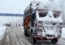 Jammu-Srinagar Highway open for LMVs and HMVs from both sides. Jammu-Srinagar Highway - Snowfall