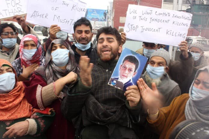 Lawaypora Gunfight - Families of slain youth protest in Srinagar Lawaypora Gunfight - Families of slain youth protest in Srinagar