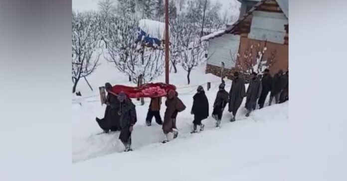 Woman delivers baby on cot in Shopian