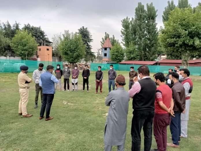 Police hands over 17 boys to parents after counselling in Srinagar