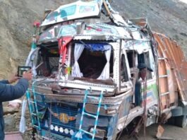 Kashmiri truck driver dies in Leh