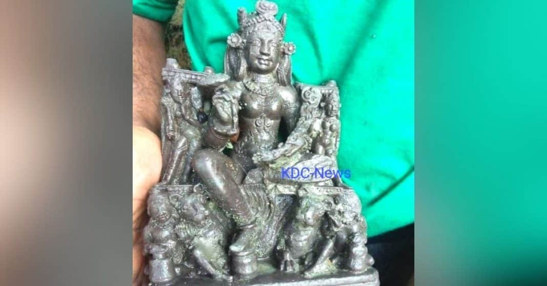 Police recovers century-old sculpture from Budgam local