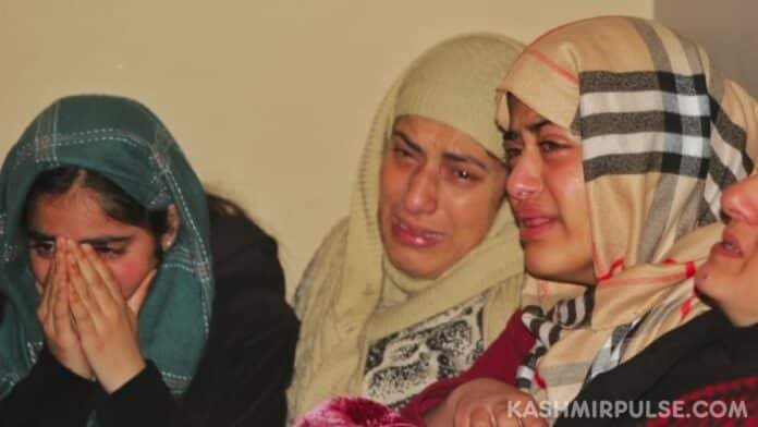 Family members of a slain in Hyderpora encounter Family members of a slain in Hyderpora encounter