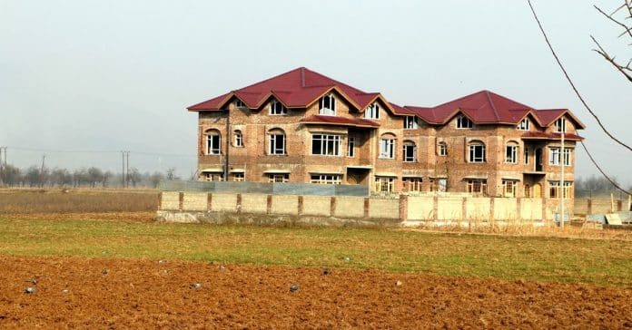Illegal earth-filling of wetland, agriculture land rampant in Pampore