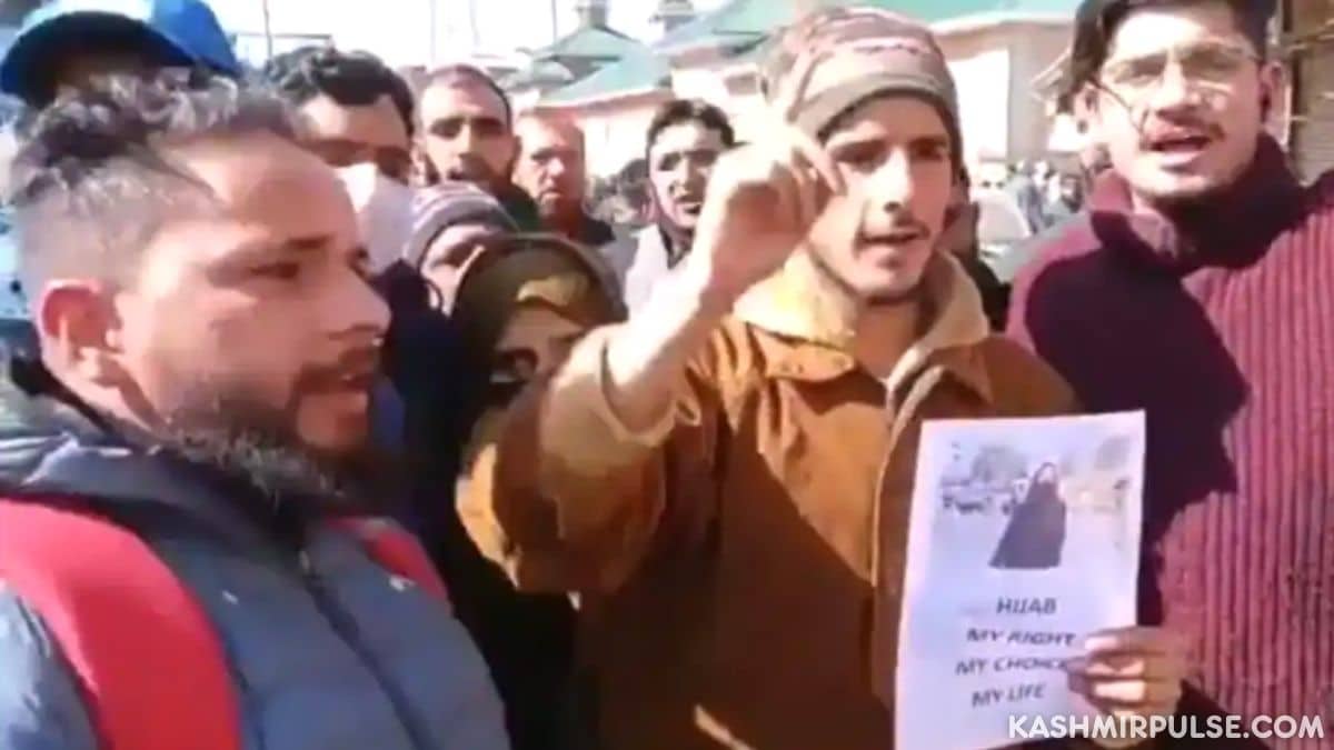 Locals protest in support of ‘Hijab’ in Shopian