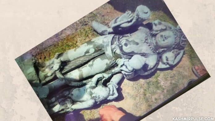 Ancient sculpture found from river Jhelum in Pulwama Ancient sculpture found from river Jhelum in Pulwama’s Kakapora