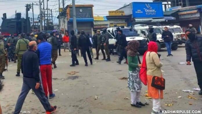 Civilian killed, over 25 injured in Srinagar Civilian killed, over 25 injured in Srinagar