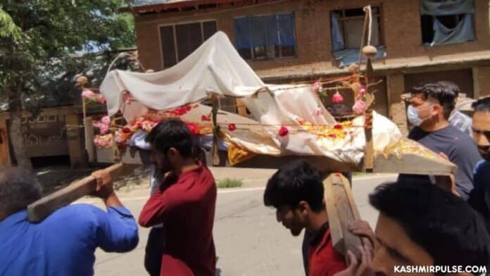 Amid tensions, Muslims perform last rites of Pandit woman in Kulgam