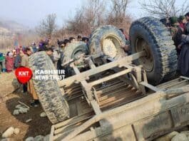 Labourer dies after tractor over-turns in Budgam