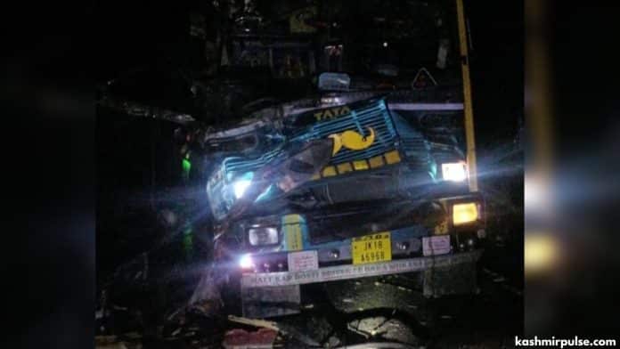 Driver from Kulgam killed as boulder hits truck in Ramban
