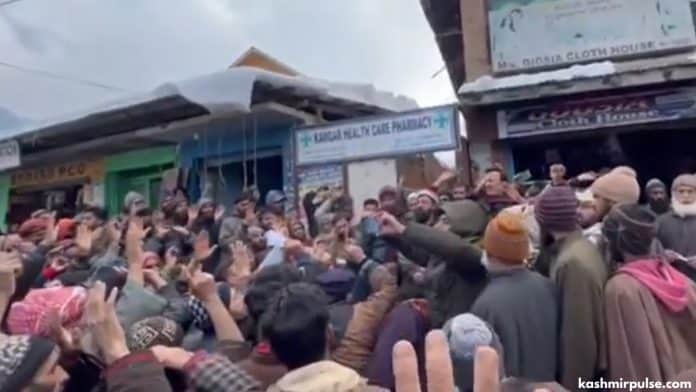 Eviction of people from state-land triggers protest in Anantnag Eviction of people from ‘state-land’ triggers protest in Anantnag