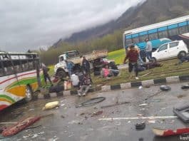 Road accident kills four migrant labourers in Pulwama