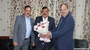 Principal Secretary Alok Kumar commends IUST for skill development efforts