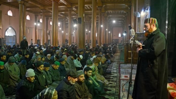 Jamia Masjid in Srinagar reopens for Friday prayers after 10 weeks Jamia Masjid in Srinagar reopens for Friday prayers after 10 weeks