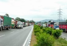 Heavy rains halt traffic on NH-44 in Udhampur Srinagar-Jammu National Highway traffic