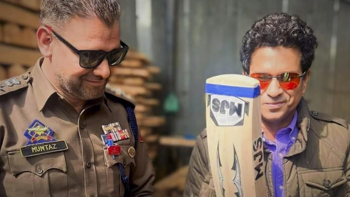 Cricket legend Sachin Tendulkar visits Kashmir bat factory Cricket legend Sachin Tendulkar visits Kashmir bat factory