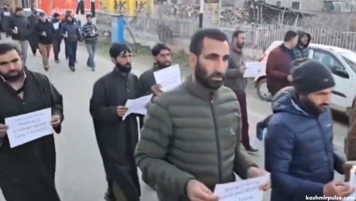 Kashmiris rally against violence, demand justice for slain Punjab workers Kashmiris rally against violence, demand justice for slain Punjab workers