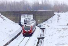 Kashmir’s scenic train rides spark new tourist trend Kashmir's scenic train rides spark new tourist trend