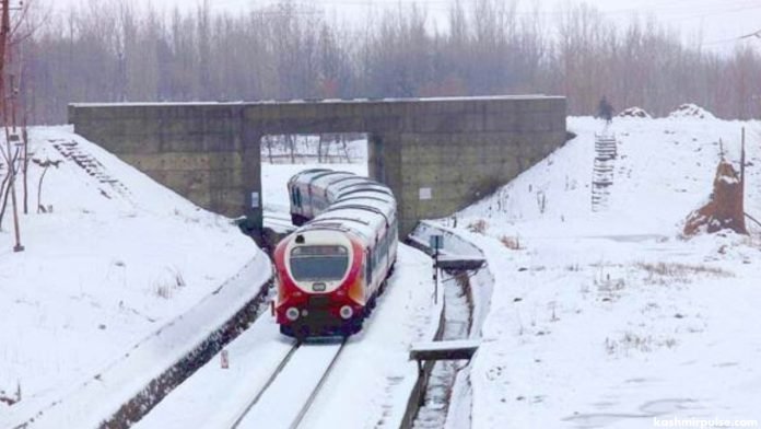 Kashmir's scenic train rides spark new tourist trend Kashmir's scenic train rides spark new tourist trend