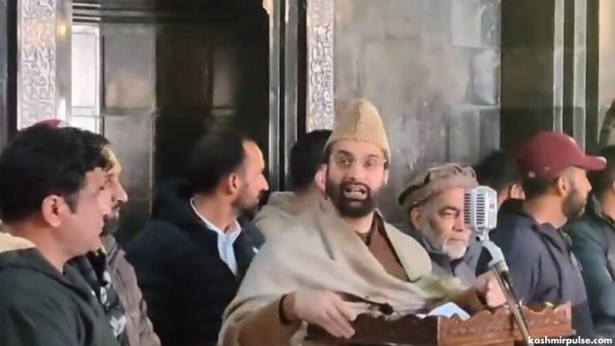 After five months, Mirwaiz appears in Jamia Masjid for Friday prayers